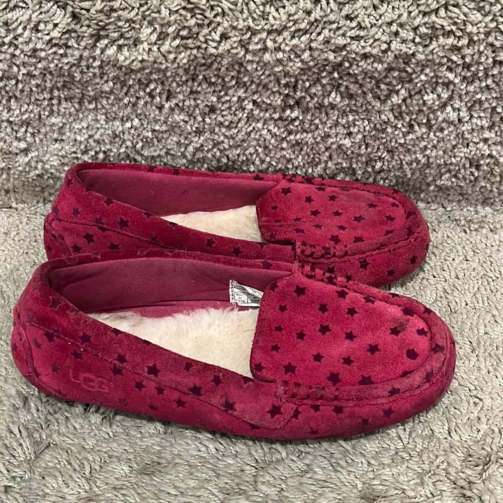 UGG Sz 6 Girls Pink Moccasin Slipper Shoes Youth Pink With Purple Stars